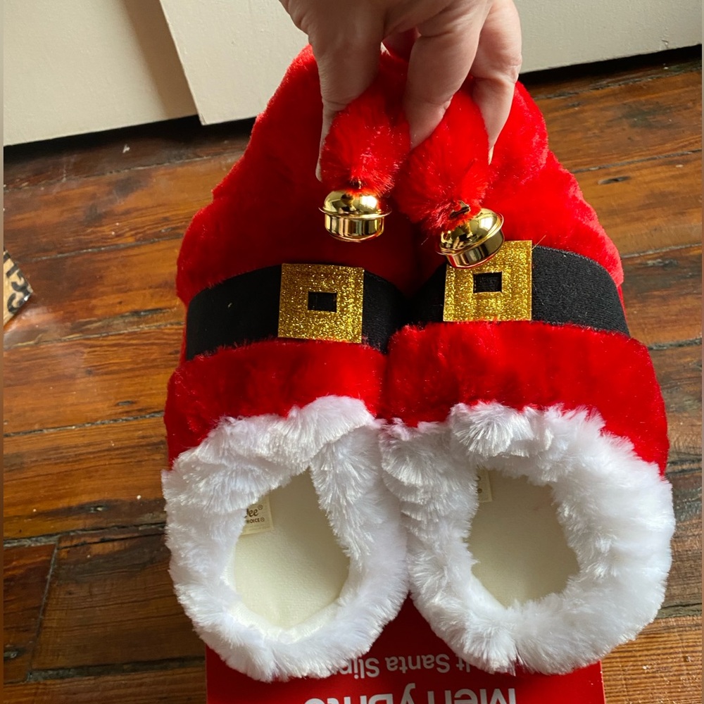 NWT Santa Slippers 7 7.5 8 8.5 M Red White Jingle Bells Christmas Holidays NEW - Picture 2 of 6